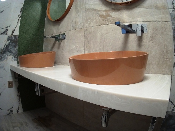 Раковины из камня в дизайне ванной комнаты