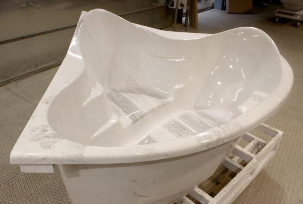 Ванна Бореаль 130x130 белая глянец из искуcственного камня